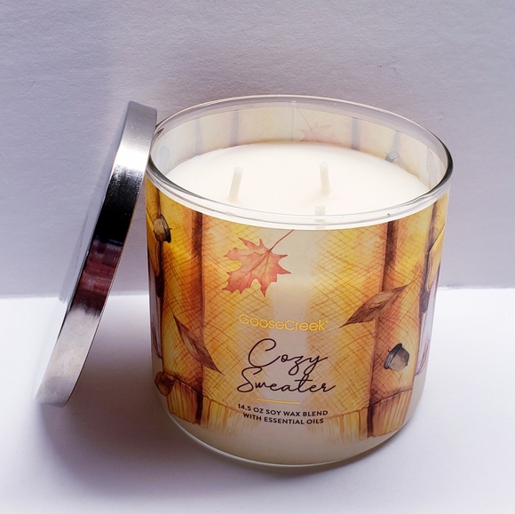 Goose Creek COZY SWEATER Large 3-Wick Candle, 14.5 oz - Picture 2 of 5